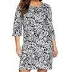 Star Vixen Sleeved Paisley Keyhole Back Dress